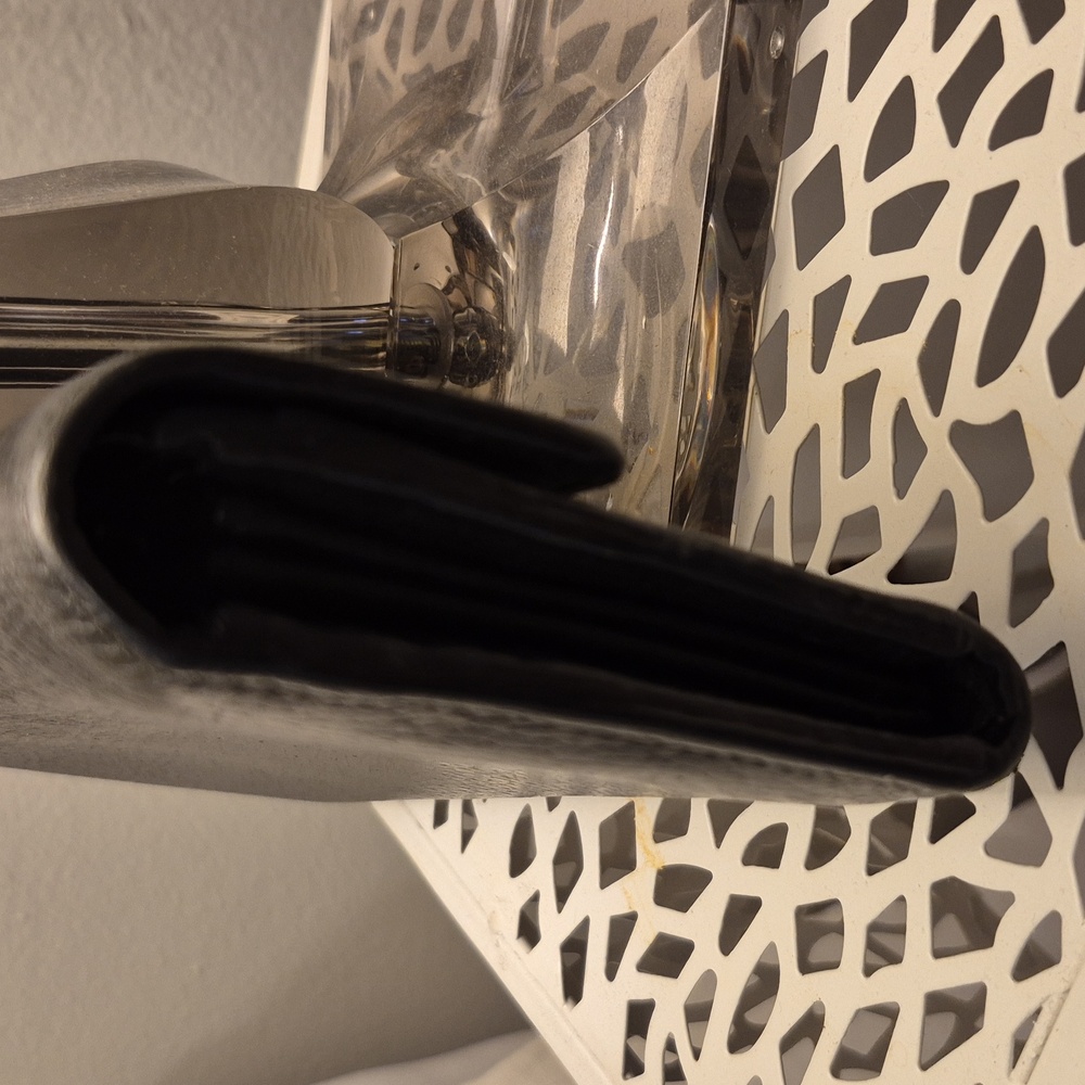 Gucci Black Leather Wallet with Gold Logo - Picture 3 of 7